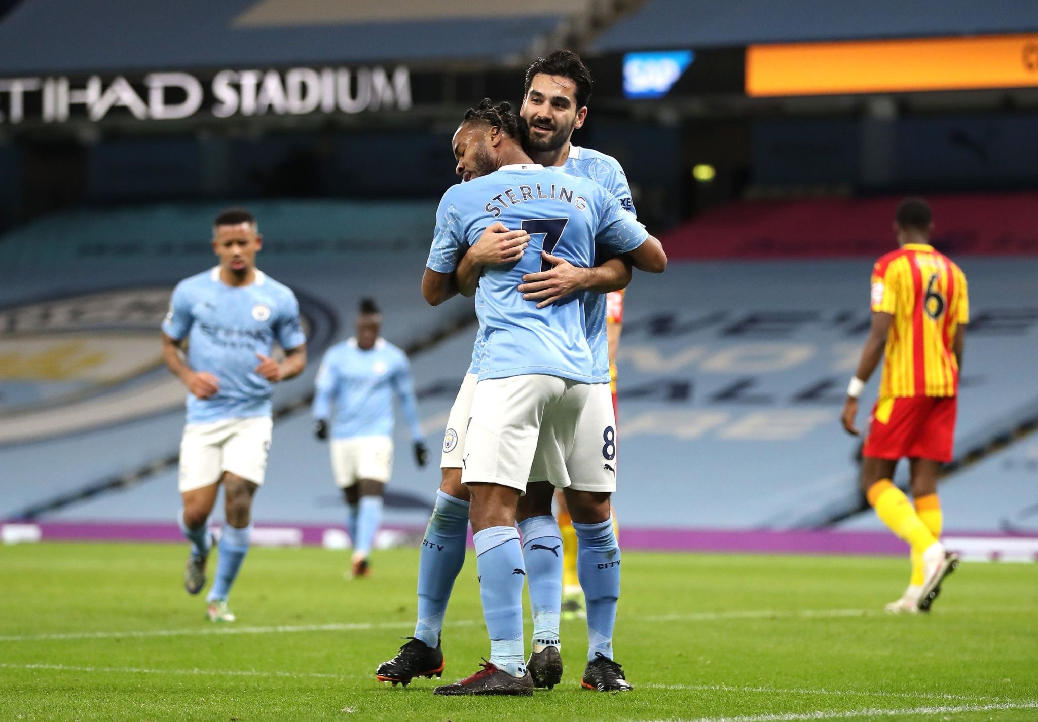 为引人注目 为引人注目